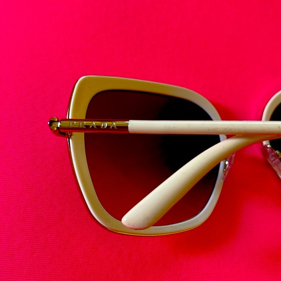 Stunning Prada sunglasses! Immaculate! Never worn - Picture 4 of 4